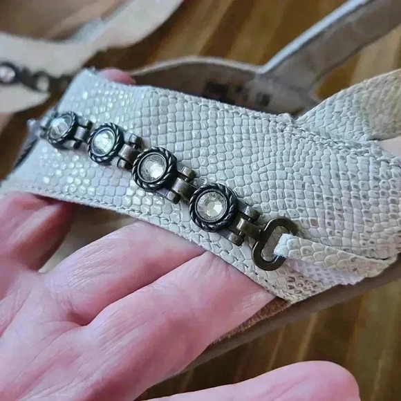 Minnetonka Selene Chain and Jewel Sandal 13M Snakeskin Creme - Picture 8 of 12